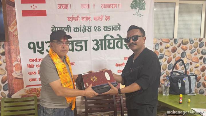  कांग्रेस काठमाडौं–२४ का नवनिर्वाचित वडा सभापति स्थापितलाई राजभण्डारीद्धारा पद हस्तान्तरण